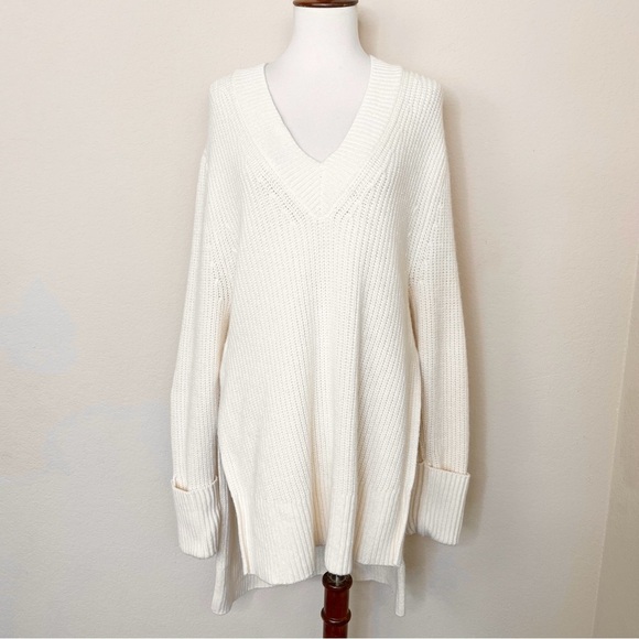 Athleta Shasta V-Neck Sweater Wool Blend
Chunky Ribbed Hi Low Hem Dove Cream - Picture 3 of 14
